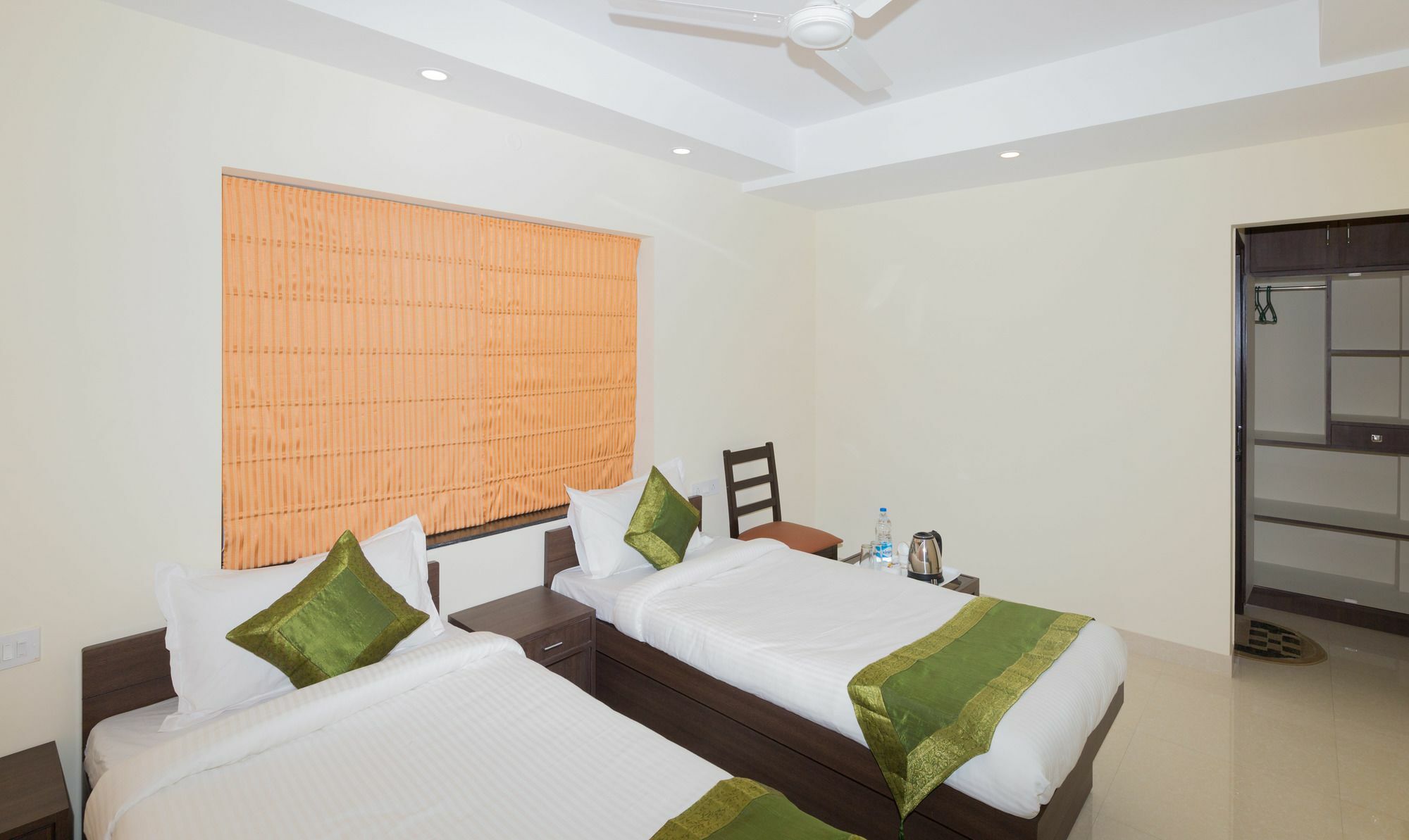Treebo Trend Newtown Classic Calcutta Buitenkant foto