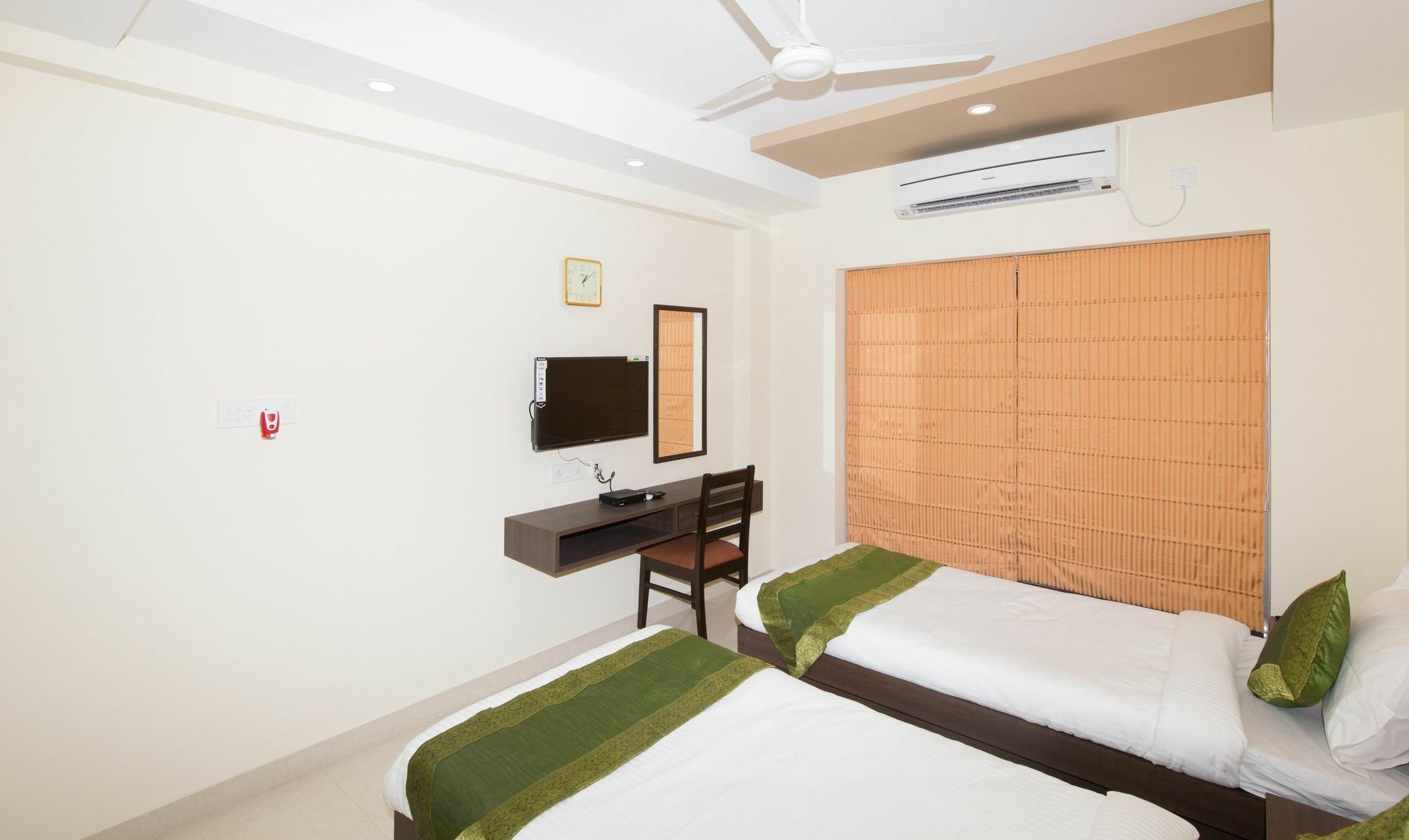Treebo Trend Newtown Classic Calcutta Buitenkant foto